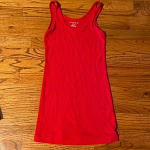 A Pea in the Pod red maternity tank